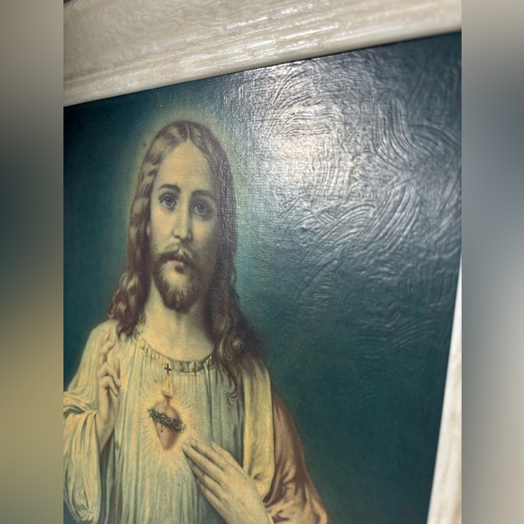 2 identical plastic frames with prints of Jesus and Mary religious art - Picture 2 of 9